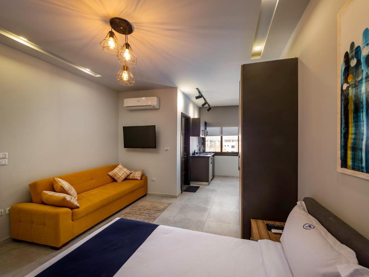 Travelholic Residence Golden Gates Kairo Exteriör bild